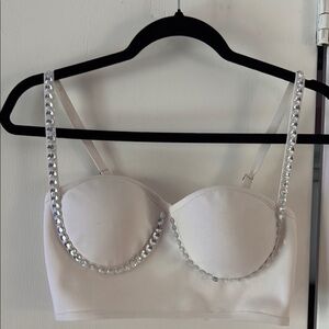 AKIRA White Crop Top with Silver Chain Detail and Structured Fabric